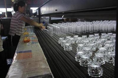 年處置利用10萬噸 浦江水晶玻璃邊角廢料實(shí)現(xiàn)循環(huán)發(fā)展